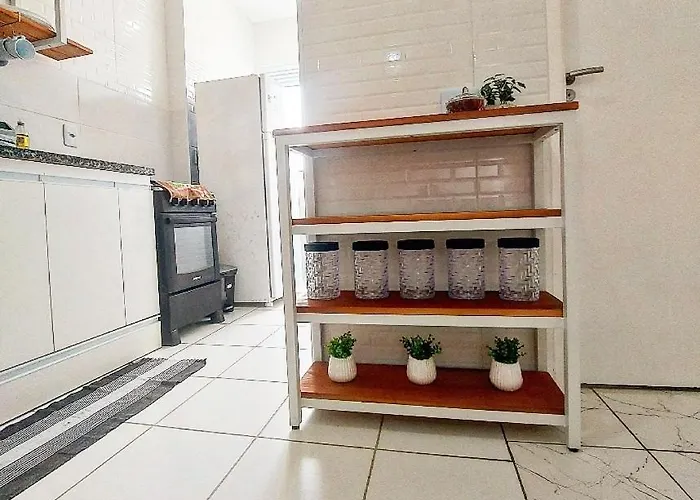 Apartamento em Guarujá com PISCINA Wi Fi GARAGEM